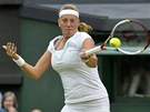 SNAHA. Petra Kvitov� v osmifin�le Wimbledonu proti Seren� Williamsov�.