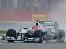 MILOVN�K MOKRA. Michael Schumacher z t�mu Mercedes p�i tr�ninku na okruhu v