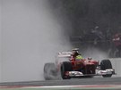 ZU�� DE��. Felipe Massa z t�mu Ferrari p�i tr�ninku na okruhu v Silverstonu.  