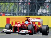 V ČELE. Fernando Alonso z Ferrari si hlídá první místo během Velké ceny V ČELE. Fernando Alonso z Ferrari si hlídá první místo během Velké ceny