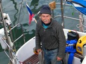 Mo�eplavec Petr Ondr��ek musel poni�enou plachetnici nechat na Nov�m Z�landu.