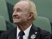 LEGENDA. Úspěšný tenista Rod Laver v hledišti mužského semifinále mezi Rogerem LEGENDA. Úspěšný tenista Rod Laver v hledišti mužského semifinále mezi Rogerem