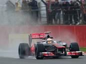 DOMÁCÍ MILÁČEK. Lewis Hamilton z týmu McLaren při tréninku na okruhu v DOMÁCÍ MILÁČEK. Lewis Hamilton z týmu McLaren při tréninku na okruhu v