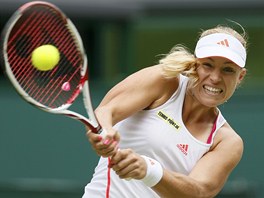 SNAHA. Angelique Kerberov� prohr�la v semifin�le Wimbledonu s Agnieszkou
