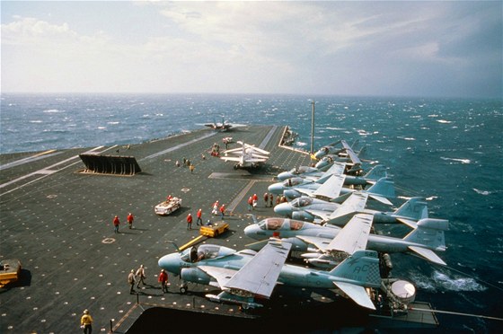 Americk� letadlov� lo� USS John F. Kennedy
