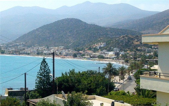 Stalida le�� v z�toce.