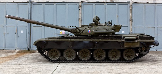Posádka v Ratíškovicích na Jihlavsku skladuje několik desítek tanků T-72, které Posádka v Ratíškovicích na Jihlavsku skladuje několik desítek tanků T-72, které