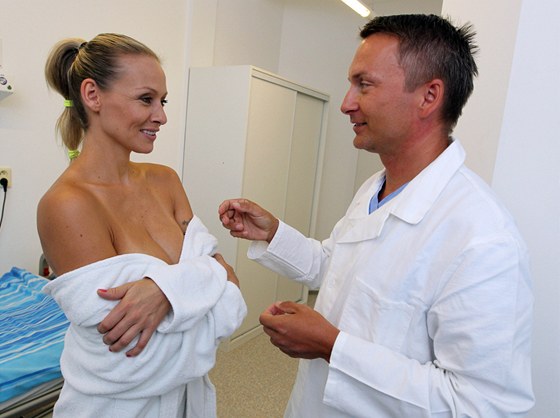 Martina Gavriely a plastick� chirurg Karel Urban.  