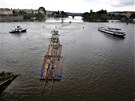 Cesta do Hamburku je dlouhá 760 kilometr�, vor bude kv�li bezpe�nosti vle�en...