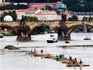 P�esto�e si posádka jízdu na voru u�ívá, komfort není velký. Plavidlo je na...