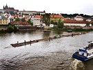 Podle kapitána ta�ného remorkéru Vladimíra Weinlicha �eká na plavce...