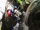 Canyoning za m�ste�kem Claut na severu It�lie. 
