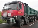Tatra 815 s vle�kou po st�etu se �kodou Fabia, ve kter� zahynul �idi�. (19.