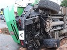 Silniční válec způsobil ve Vrchlabí na nákladních vozidlech a dopravním značení Silniční válec způsobil ve Vrchlabí na nákladních vozidlech a dopravním značení