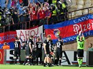 POZDRAV FANDŮM. Plzeňští fotbalisté děkují příznivcům za podporu v úvodním POZDRAV FANDŮM. Plzeňští fotbalisté děkují příznivcům za podporu v úvodním
