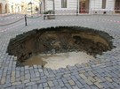 V �ultysov� ulici v Kutn� Ho�e se propadla zem.
