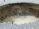V �ultysov� ulici v Kutn� Ho�e se propadla zem.