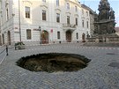 V �ultysov� ulici v Kutn� Ho�e se propadla zem.