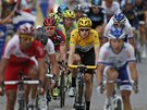 TO BYL ZAS DEN. Cadel Evans (třetí zleva) má za sebou etapu se dvěma defekty. TO BYL ZAS DEN. Cadel Evans (třetí zleva) má za sebou etapu se dvěma defekty.