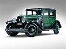 Zelený Cadillac V-8 Town Sedan, ve kterém jezdil gangster z Chicaga Al Capone,... Zelený Cadillac V-8 Town Sedan, ve kterém jezdil gangster z Chicaga Al Capone,...