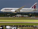 V britském Farnborough vrcholí aerosalon. Davy p�ihlí�ejí p�istání Boeingu 787...