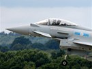 V britském Farnborough vrcholí aerosalon. Stíhací Typhoon. V britském Farnborough vrcholí aerosalon. Stíhací Typhoon.
