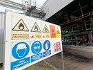 Čerpací stanice pro náklad kamionů v podniku Čepro, který spravuje produkty a Čerpací stanice pro náklad kamionů v podniku Čepro, který spravuje produkty a