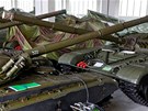 Posádka v Ratíškovicích na Jihlavsku skladuje několik desítek tanků T-72, které... Posádka v Ratíškovicích na Jihlavsku skladuje několik desítek tanků T-72, které...