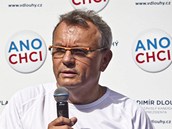 Vladim�r Dlouh� zah�jil svou prezidentskou kampa� b�hem v pra�sk� Stromovce