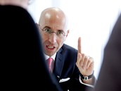 Zástupce akcionáře firmy eHI, švýcarský advokát Thomas Ladner (18. července Zástupce akcionáře firmy eHI, švýcarský advokát Thomas Ladner (18. července