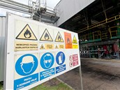 Čerpací stanice pro náklad kamionů v podniku Čepro, který spravuje produkty a Čerpací stanice pro náklad kamionů v podniku Čepro, který spravuje produkty a