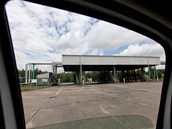 Čerpací stanice pro náklad kamionů v podniku Čepro, který spravuje produkty a Čerpací stanice pro náklad kamionů v podniku Čepro, který spravuje produkty a