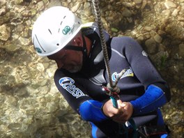 Canyoning za m�ste�kem Claut na severu It�lie. 
