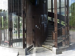 Večer si na tyto schody troufne jen málokdo, naštěstí uvnitř budovy nádraží Večer si na tyto schody troufne jen málokdo, naštěstí uvnitř budovy nádraží