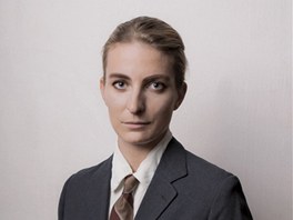 Anna Polívková coby Franz Kafka při focení pro kalendář Proměny 2011 Anna Polívková coby Franz Kafka při focení pro kalendář Proměny 2011