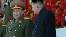 Šéf severokorejské armády Ri Jong-ho opouští všechny své funkce ve vedení KLDR Šéf severokorejské armády Ri Jong-ho opouští všechny své funkce ve vedení KLDR