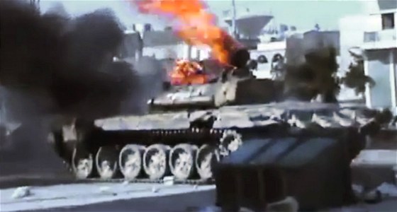 Tank syrsk� arm�dy ho�� po st�etu s povstalci ve m�st� Aleppo (23. �ervence
