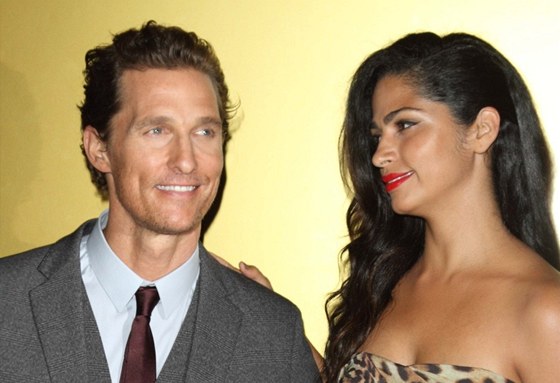 Matthew McConaughey hubne, zatímco jeho žena přibírá díky těhotenství, Matthew McConaughey hubne, zatímco jeho žena přibírá díky těhotenství,