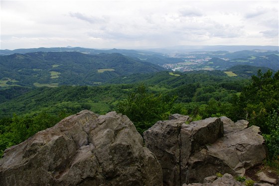 Pohled z Humboldtovy vyhlídky na Bukové hoře na Ústí nad Labem Pohled z Humboldtovy vyhlídky na Bukové hoře na Ústí nad Labem