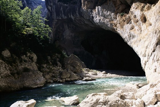 Kaňon Verdon, jeskyně poblíž Martelovy stezky Kaňon Verdon, jeskyně poblíž Martelovy stezky