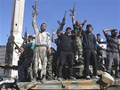 Bojovn�ci Syrsk� osvobozeneck� arm�dy se v provincii Aleppo raduj� na zni�en�m