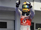 VÍTĚZNÁ PÓZA. Ve Velké ceně Maďarska vládl Lewis Hamilton. VÍTĚZNÁ PÓZA. Ve Velké ceně Maďarska vládl Lewis Hamilton.