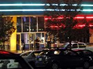 Záběr na kino v denverském předměstí Aurora, kde čtyřiadvacetiletý muž střílel Záběr na kino v denverském předměstí Aurora, kde čtyřiadvacetiletý muž střílel