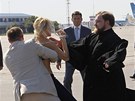 Na patriarchu rusk� pravoslavn� c�rkve Kirilla se na leti�ti v Kyjeve vrhla