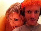 Fotografie Jamese Holmese s obarvenými vlasy na internetové seznamce pro dospělé Fotografie Jamese Holmese s obarvenými vlasy na internetové seznamce pro dospělé