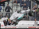 MERCEDES VE VZDUCHU. Michael Schumacher se letos p�iv�tal s dom�c�m publikem