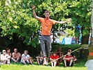 Dal�í disciplínou byla sout� v lezení v um�le vytvo�ené spá�e zachycené na...