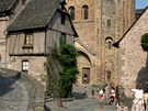 Do Conques p�ich�zej� poutn�ci ji� t�m�� tis�c let.