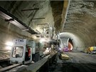 TBM Tonda s vozidlem pro doplňování tubinků TBM Tonda s vozidlem pro doplňování tubinků