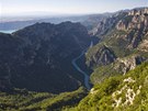 Pohled na velkolepý kaňon Verdon v jižní Francii, který je největší svého druhu Pohled na velkolepý kaňon Verdon v jižní Francii, který je největší svého druhu